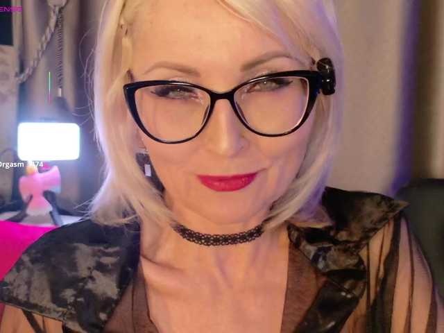 Milforja's BongaCams show and profile