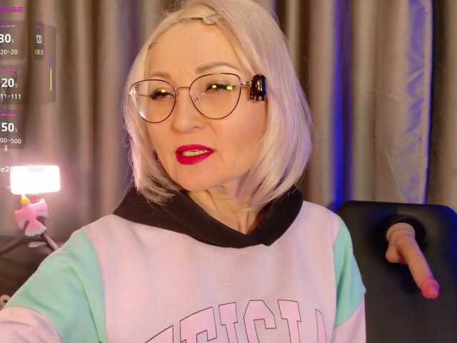 Milforja's BongaCams show and profile