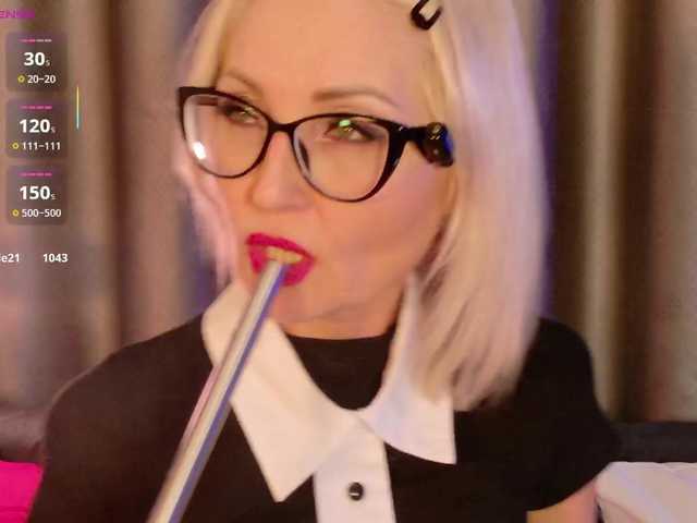 Milforja's BongaCams show and profile