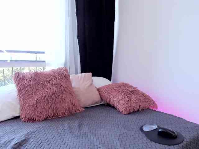 IrinaTannedd webcam