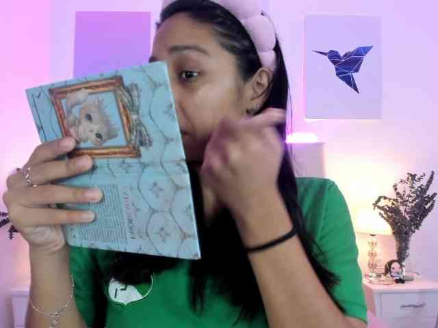 IrinaTannedd webcam