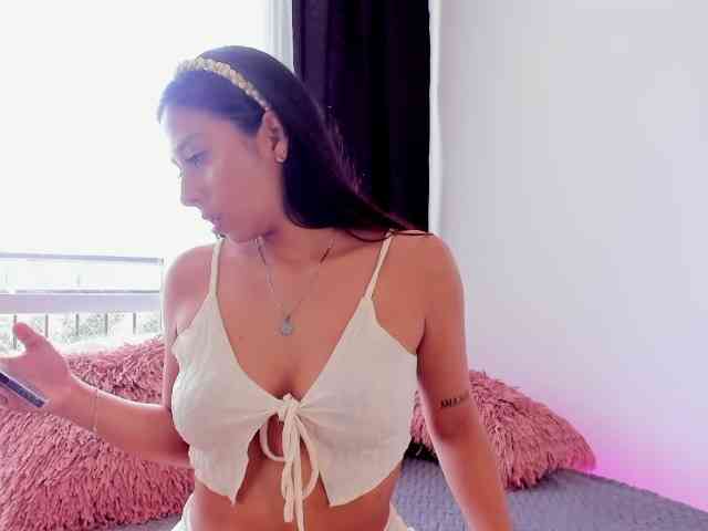 IrinaTannedd webcam