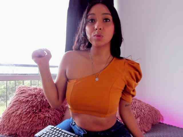IrinaTannedd webcam
