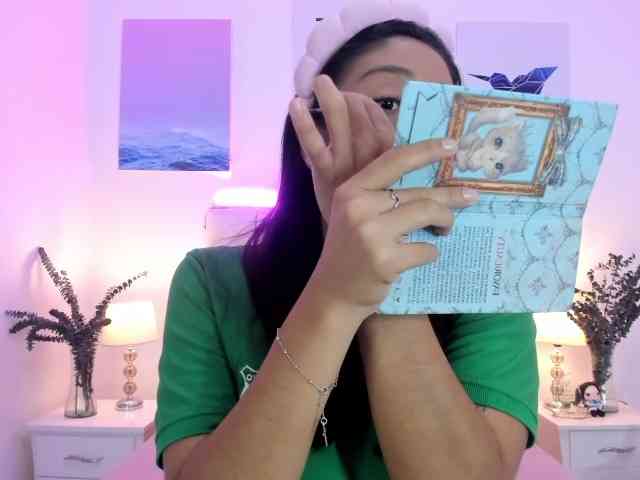 IrinaTannedd webcam
