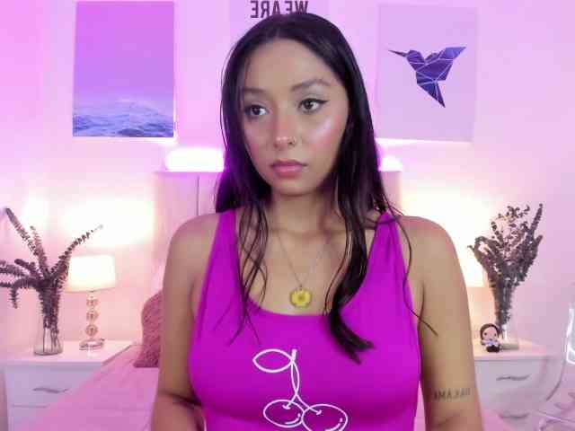 IrinaTannedd webcam