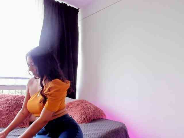 IrinaTannedd webcam