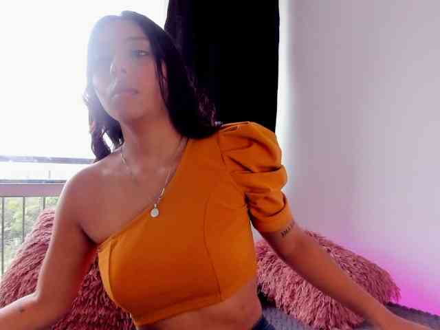 IrinaTannedd webcam