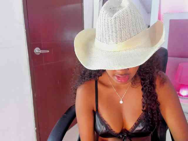 Stormihills Live Webcam on BongaCams
