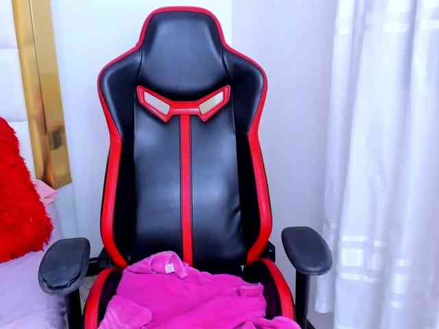 MadelineJackson webcam