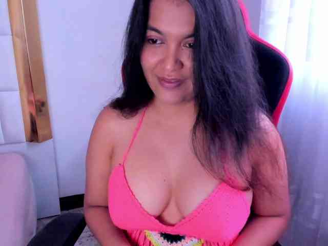 MadelineJackson webcam