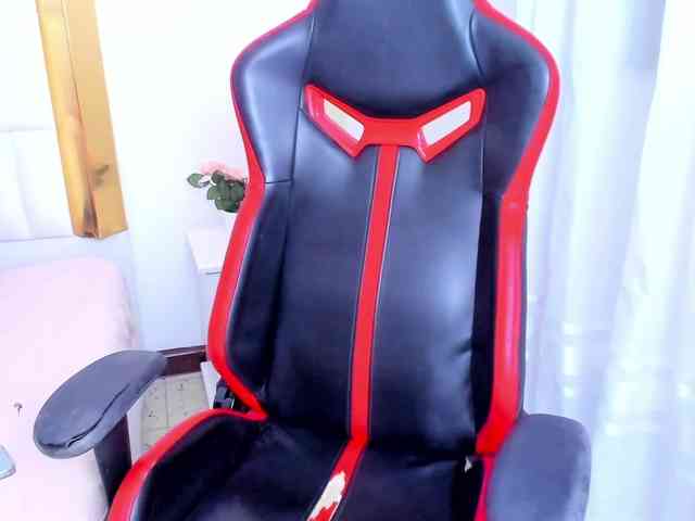 MadelineJackson webcam