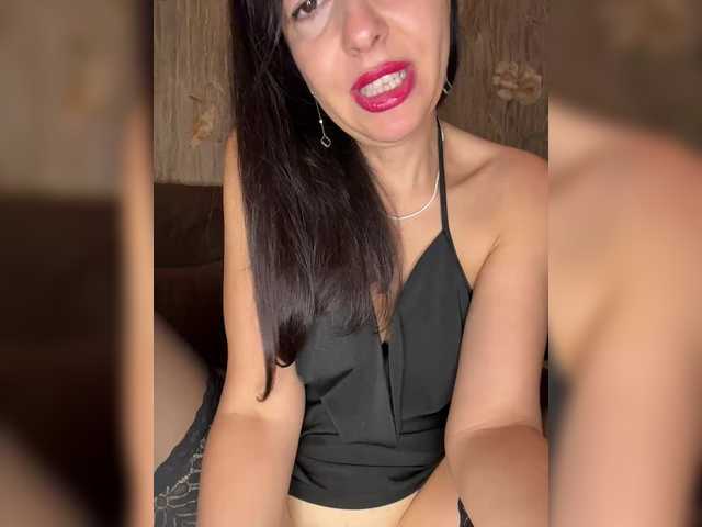 ElviraMilf's BongaCams profile