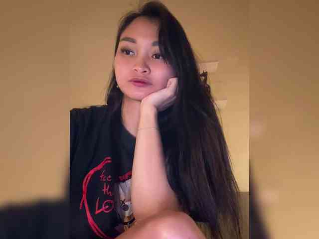 RozyElle webcam
