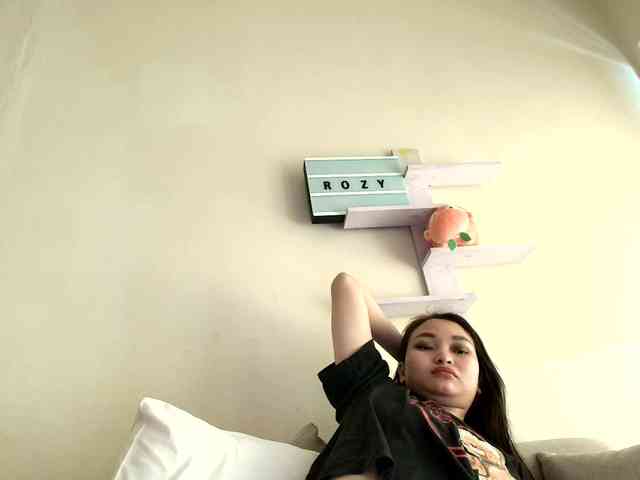RozyElle webcam