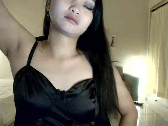 RozyElle webcam