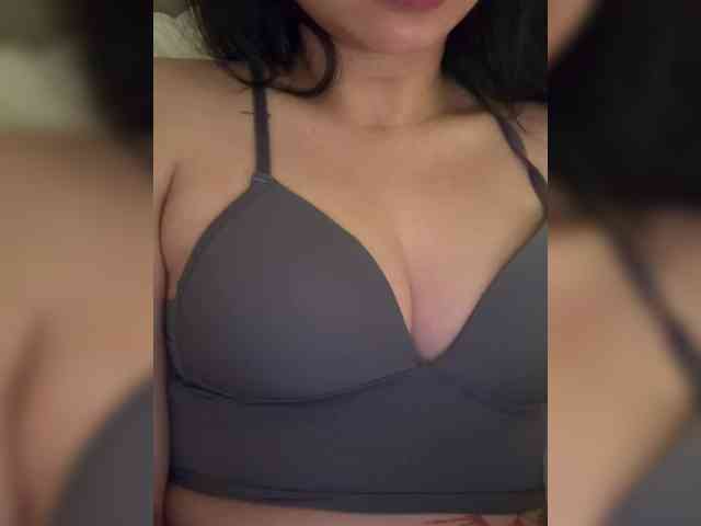 RozyElle webcam