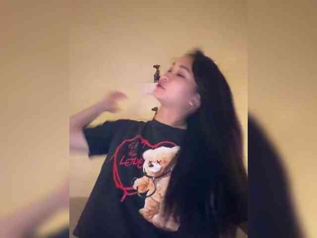 RozyElle webcam