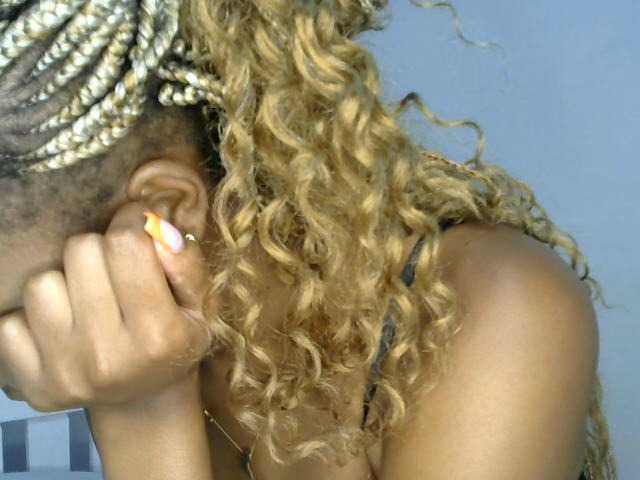 Prettymw on BongaCams