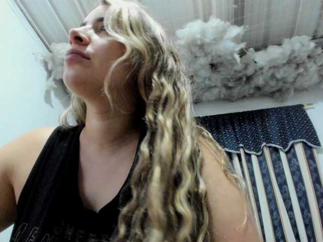 LauuuG's BongaCams show and profile