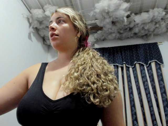 LauuuG's BongaCams show and profile