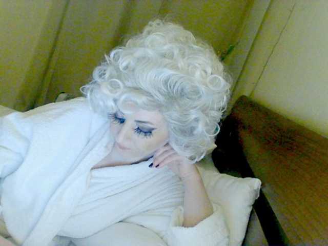 KatrinExcite's BongaCams show and profile