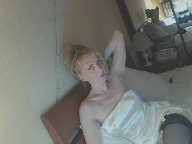 KatrinExcite's BongaCams show and profile