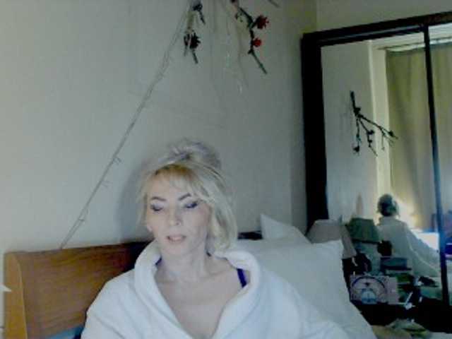 le modèle KatrinExcite est en webcam porno dans un show sur le site bongacams, il possède les tags suivants: White/Caucasian,Blonde,Hairy