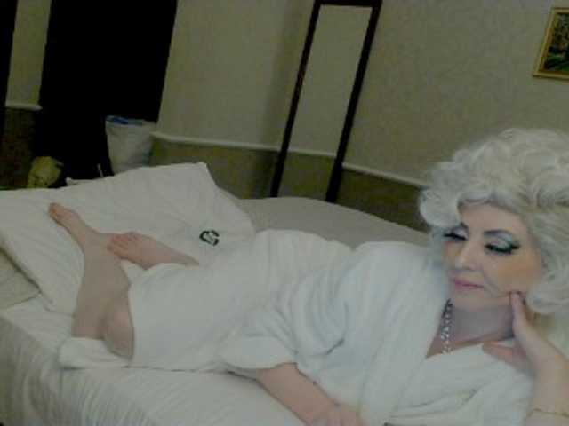 KatrinExcite's BongaCams show and profile