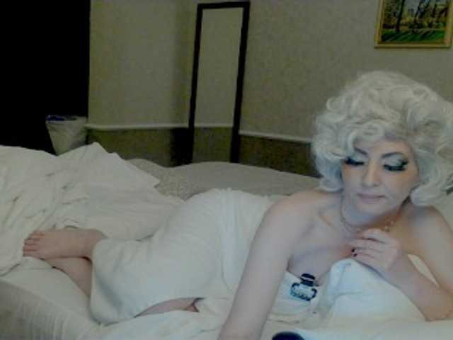 KatrinExcite's BongaCams show and profile