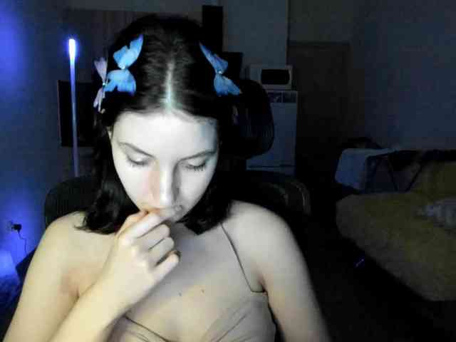 Victoria_Winters webcam