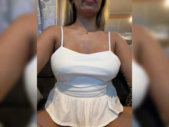 EmilyLeah's BongaCams show and profile