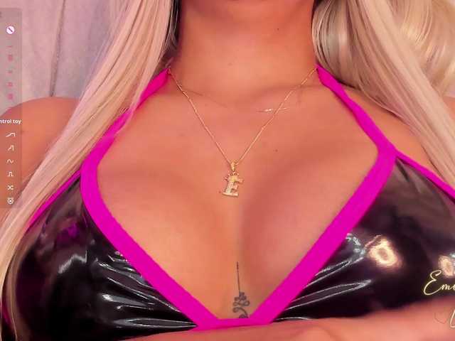 EmilyLeah's BongaCams show and profile