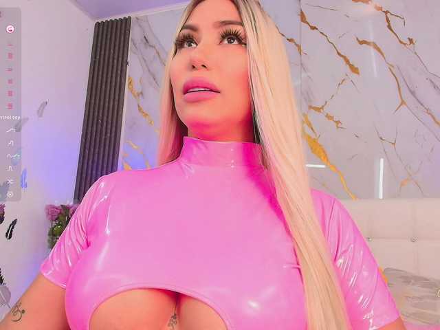 EmilyLeah's BongaCams show and profile