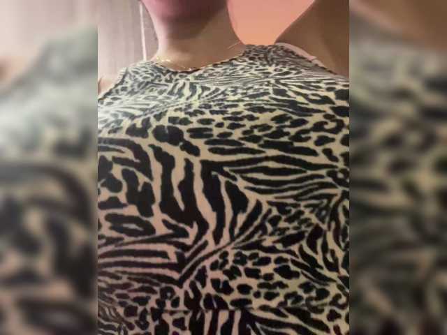 EmilyLeah's BongaCams show and profile