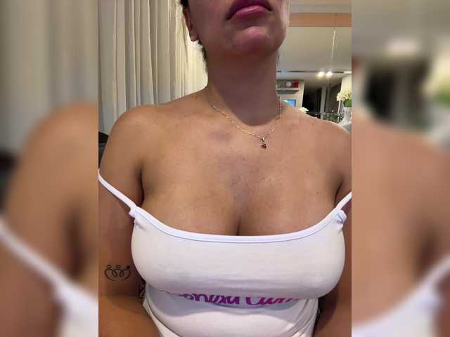 EmilyLeah's BongaCams show and profile