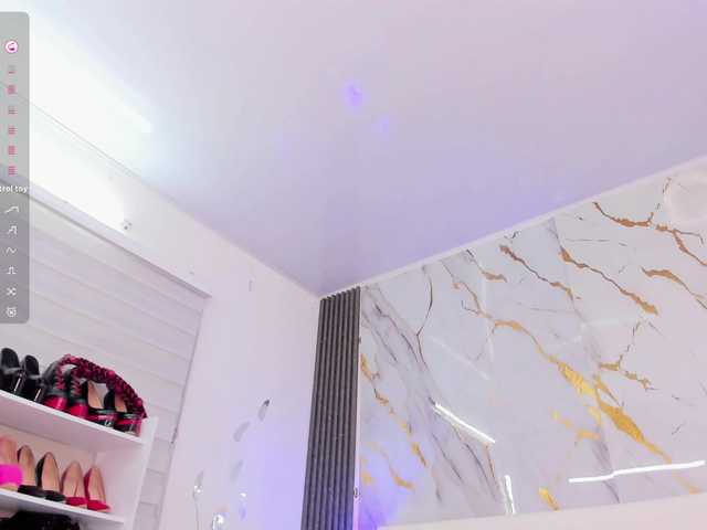 EmilyLeah's BongaCams show and profile