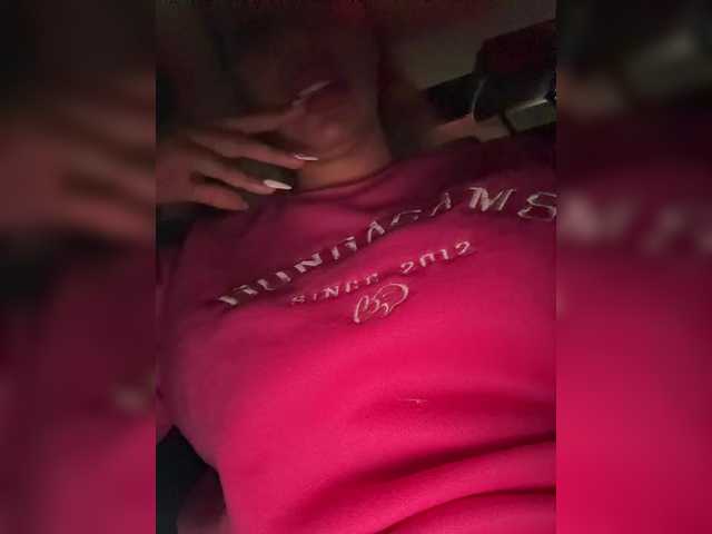 EmilyLeah's BongaCams show and profile