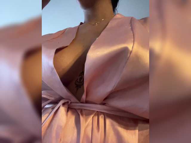 EmilyLeah's BongaCams show and profile