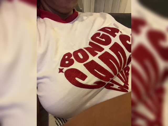 EmilyLeah's BongaCams show and profile