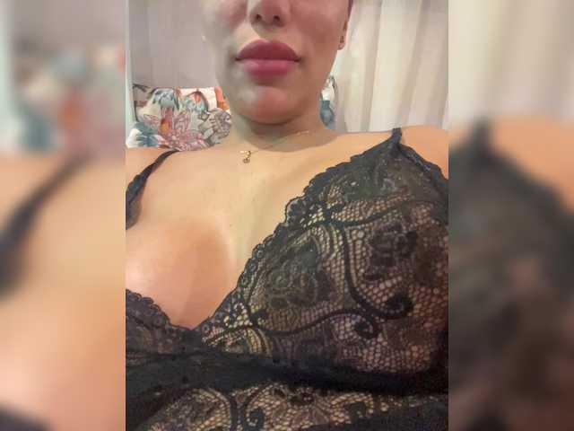 EmilyLeah's BongaCams show and profile