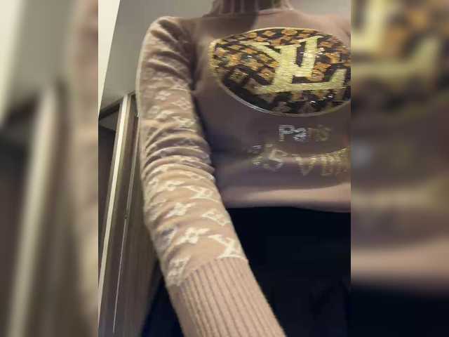 EmilyLeah's BongaCams show and profile