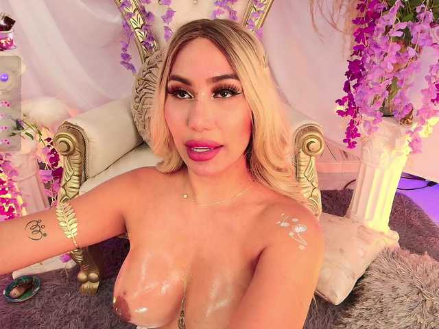 EmilyLeah from BongaCams