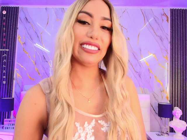 EmilyLeah's BongaCams show and profile