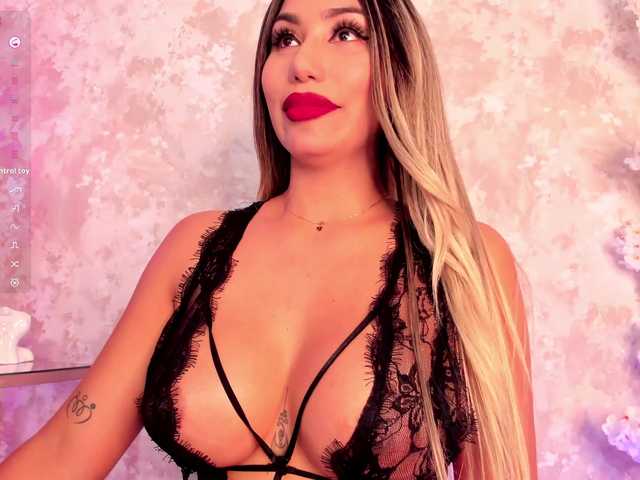 EmilyLeah's BongaCams show and profile