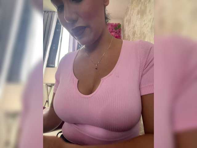 EmilyLeah's BongaCams show and profile