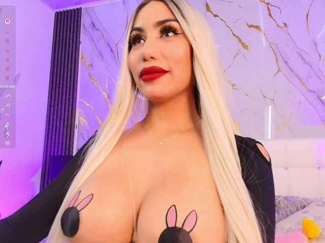 EmilyLeah's BongaCams show and profile