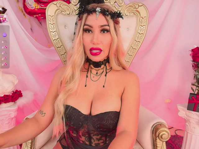 EmilyLeah's BongaCams show and profile