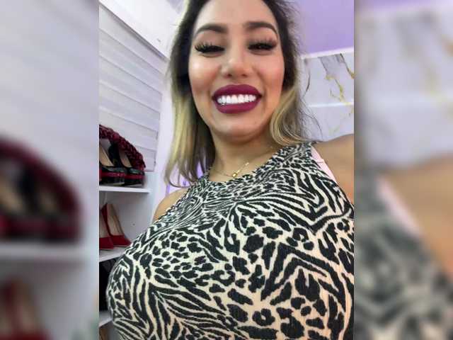 EmilyLeah's BongaCams show and profile