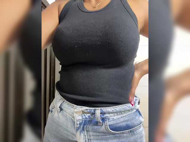 EmilyLeah's BongaCams show and profile