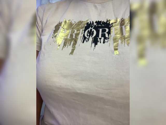 EmilyLeah's BongaCams show and profile